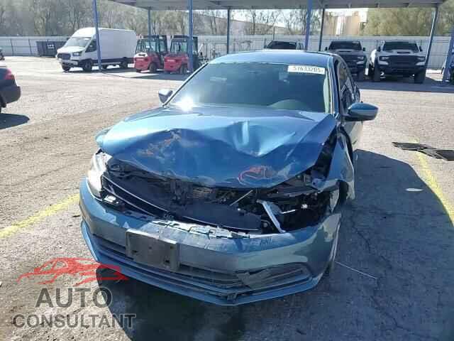VOLKSWAGEN JETTA 2017 - 3VW2B7AJ0HM240013