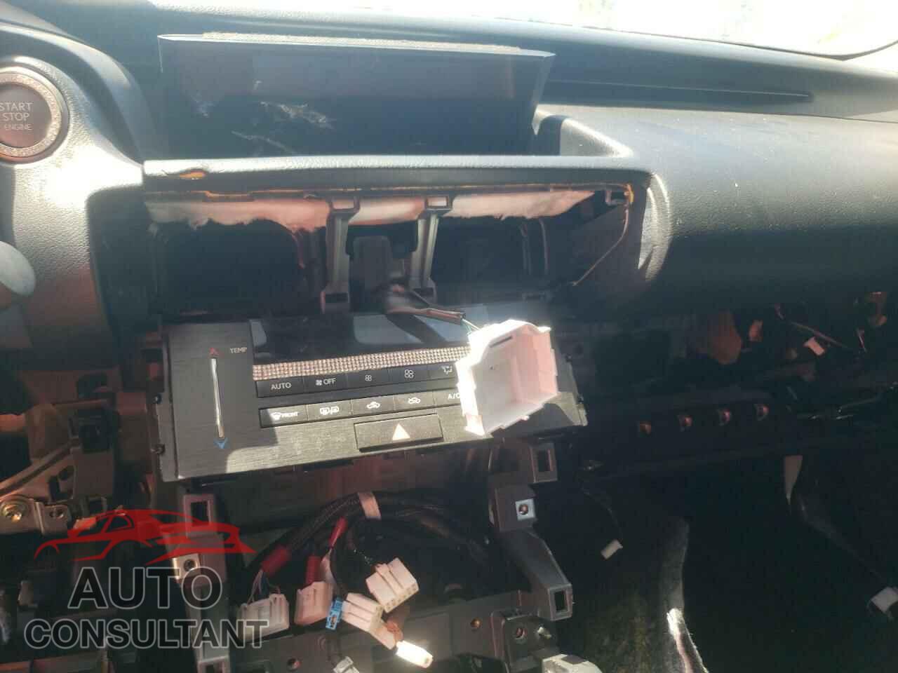 LEXUS IS 2017 - JTHBA1D21H5054220
