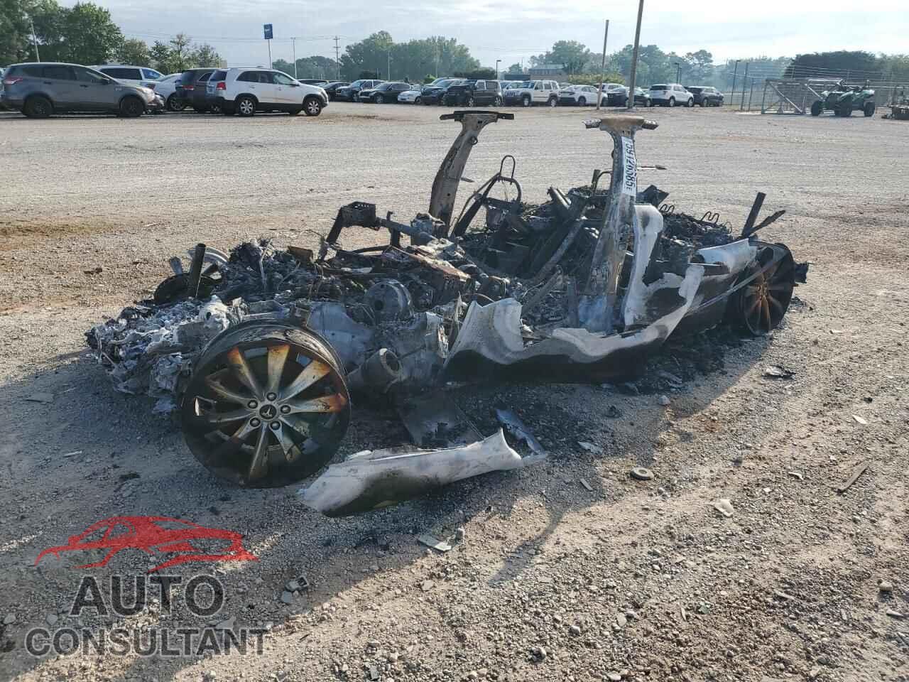TESLA MODEL S 2013 - 5YJSA1DP8DFP17708