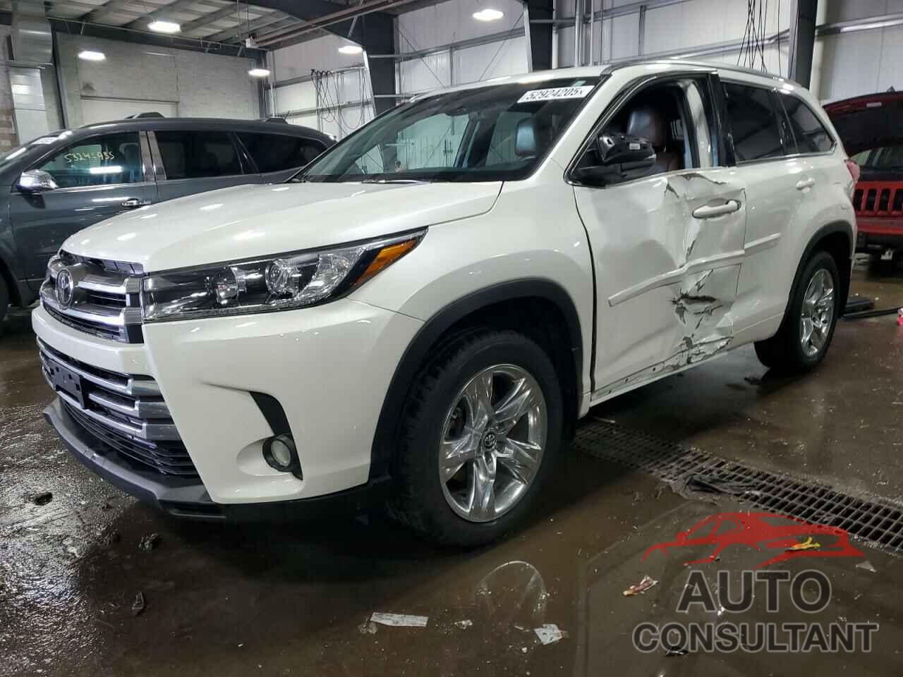 TOYOTA HIGHLANDER 2018 - 5TDDZRFH9JS841841