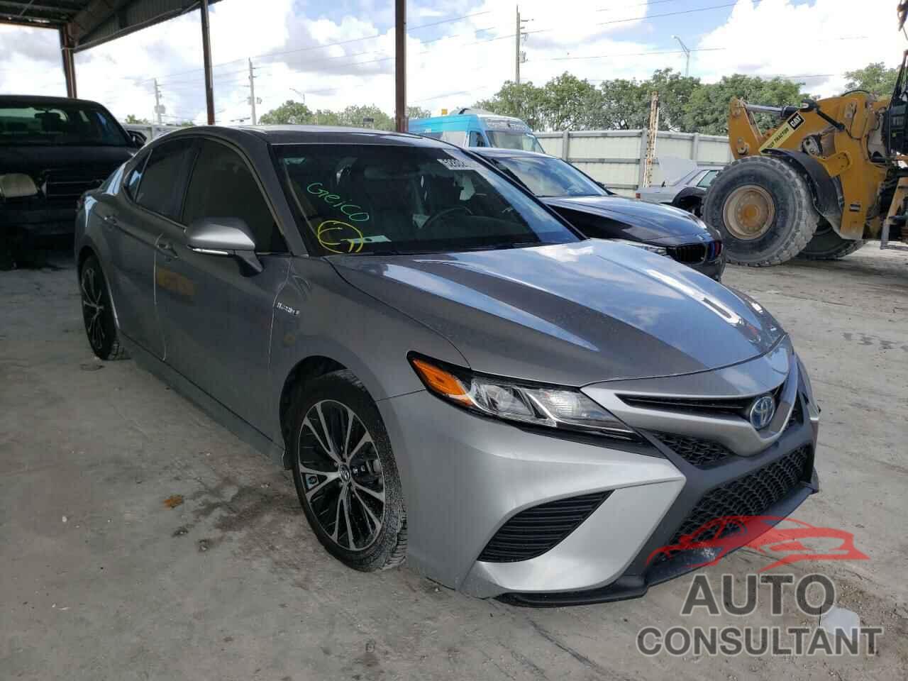 TOYOTA CAMRY 2018 - 4T1B21HK1JU009200
