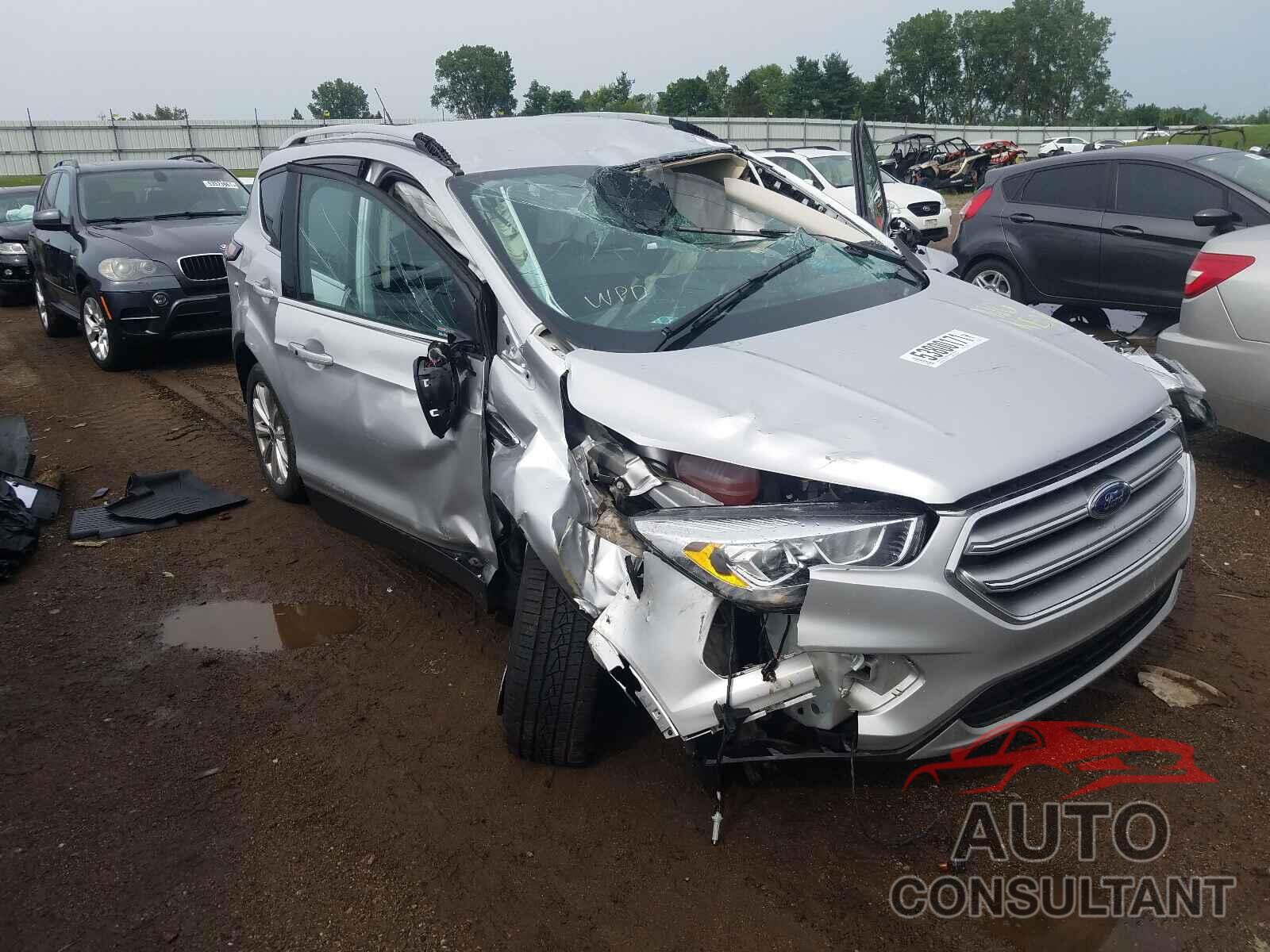 FORD ESCAPE 2017 - 1FMCU9J9XHUD18646