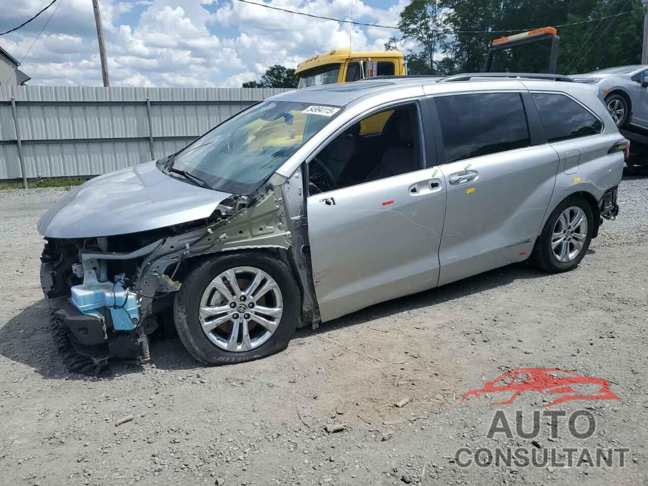 TOYOTA SIENNA 2023 - 5TDXSKFC4PS083185