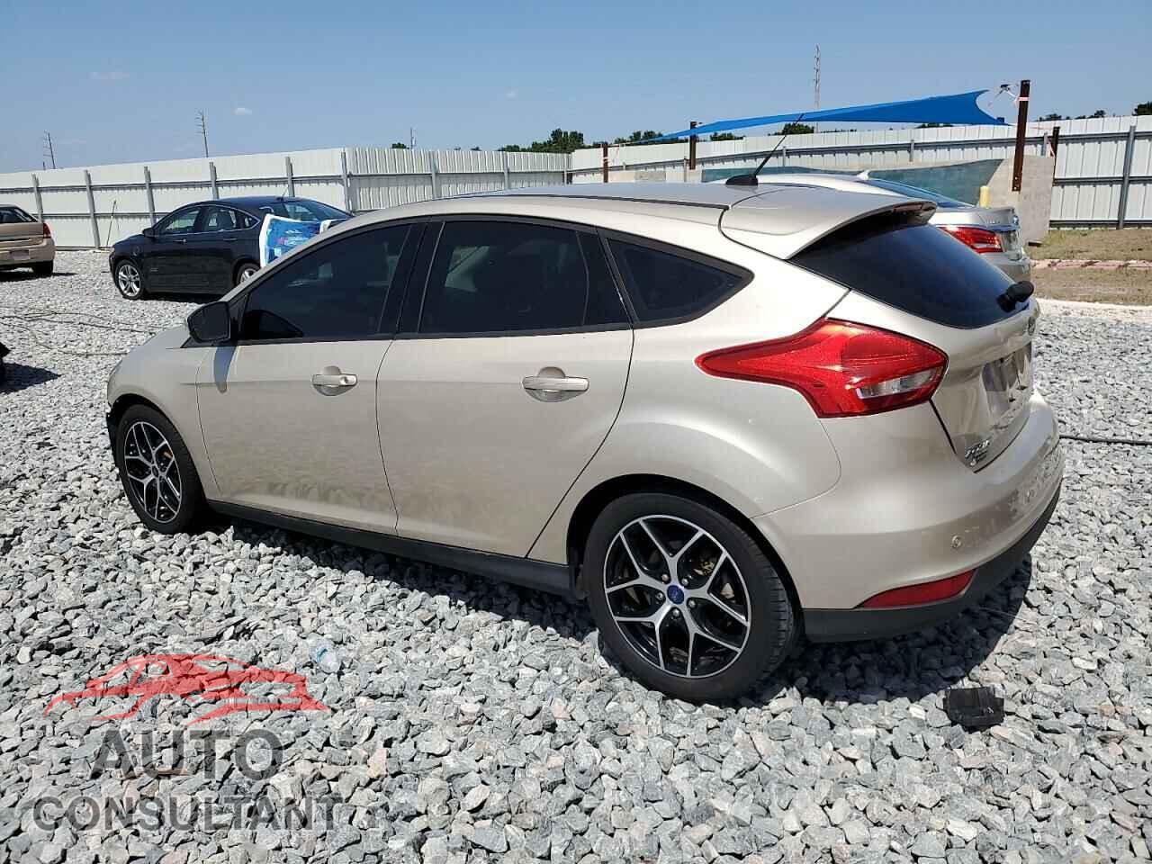 FORD FOCUS 2018 - 1FADP3M23JL201844