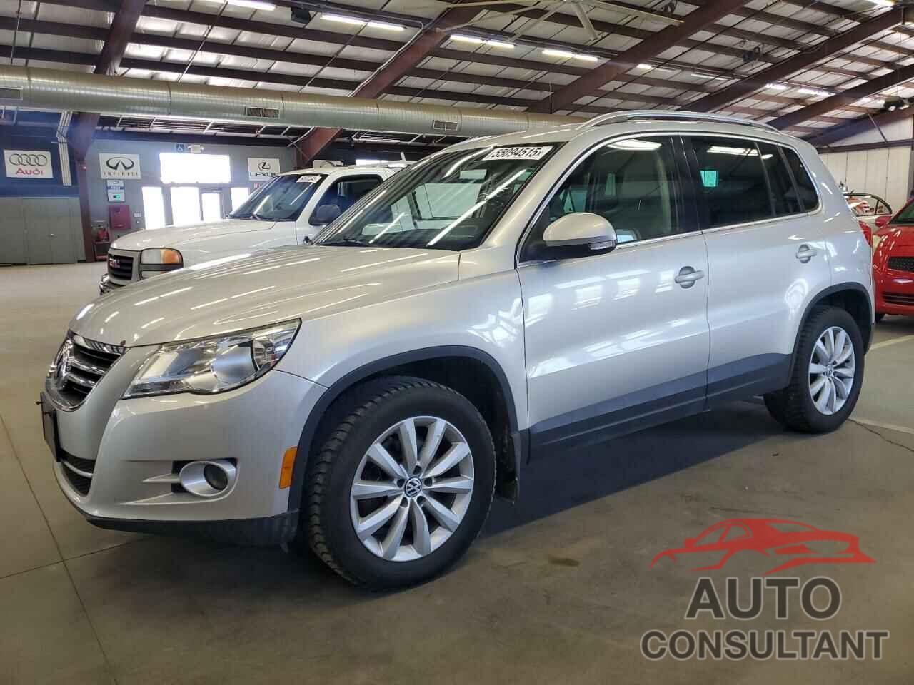 VOLKSWAGEN TIGUAN 2011 - WVGBV7AX1BW519102
