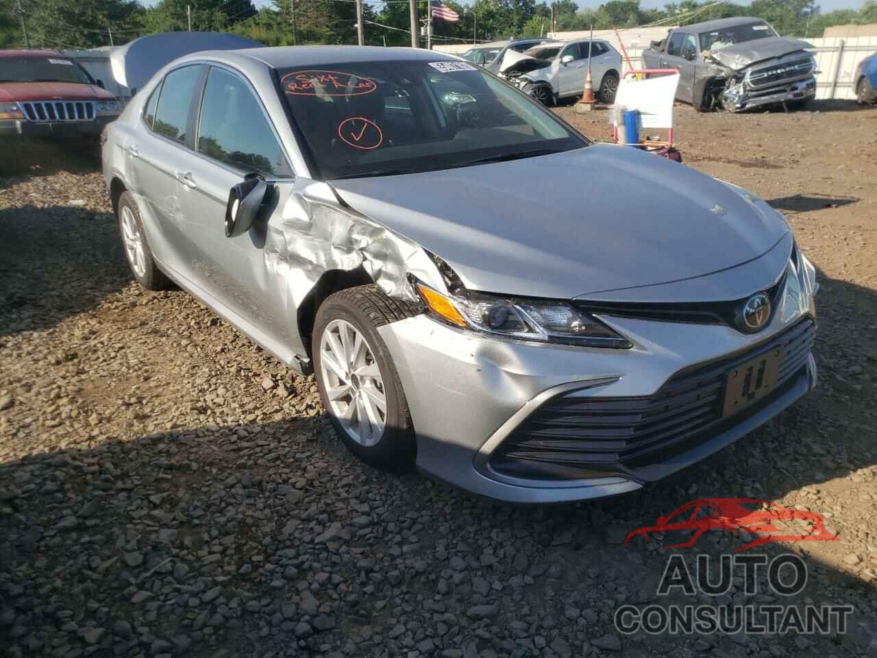 TOYOTA CAMRY 2022 - 4T1C11BK4NU053357