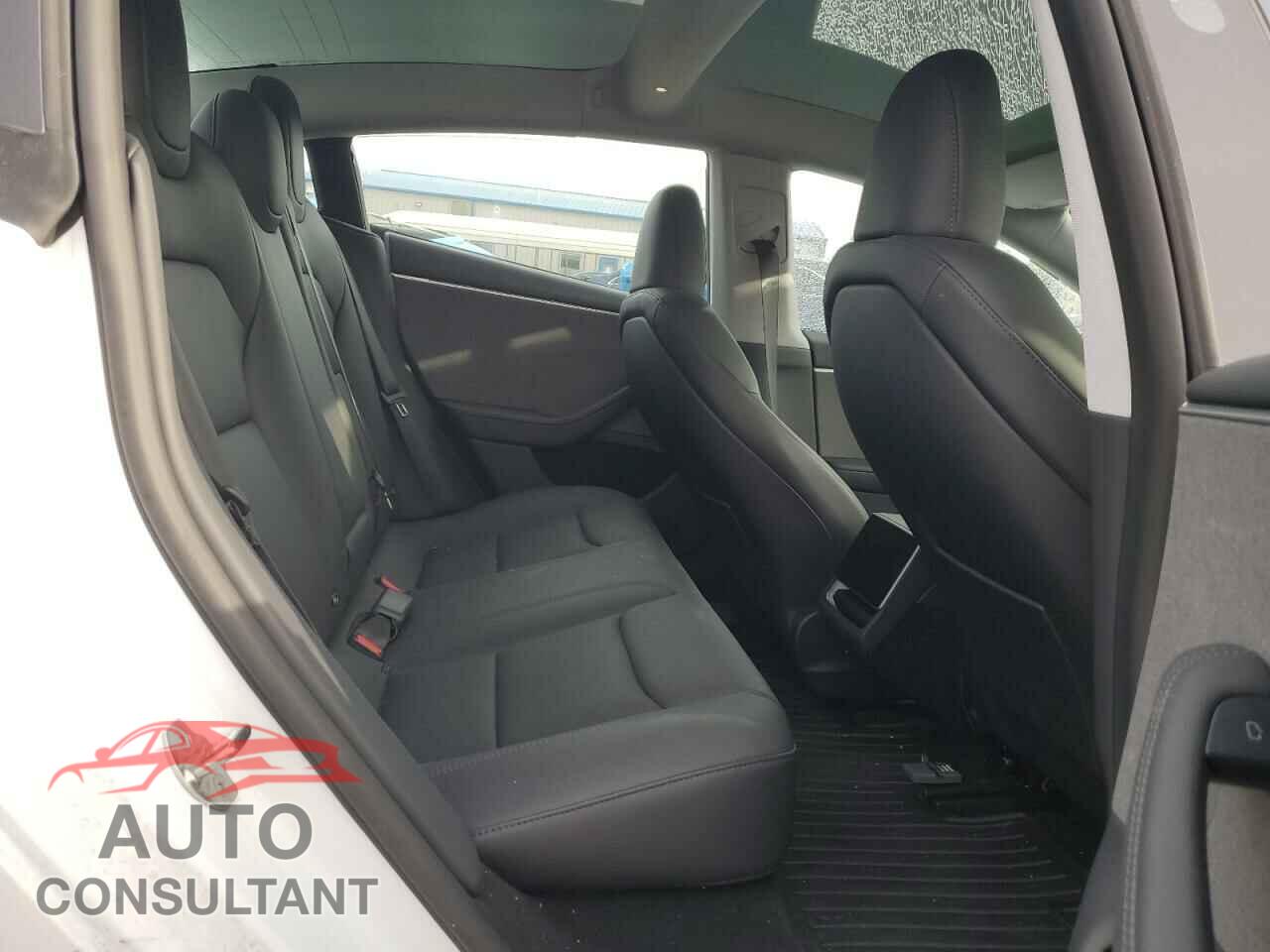 TESLA MODEL 3 2024 - 5YJ3E1EA0RF830904