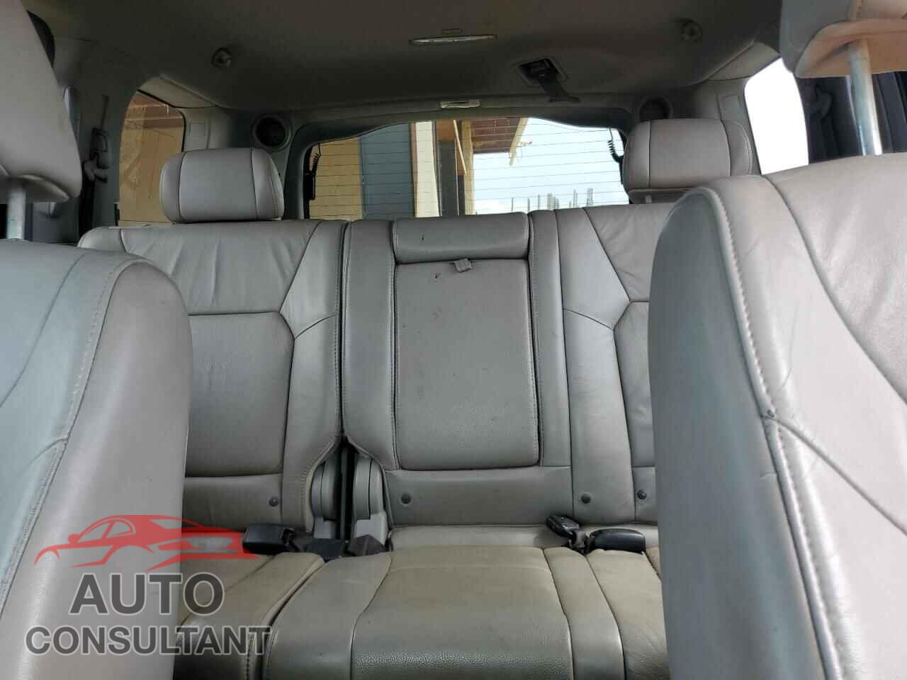 HONDA PILOT 2011 - 5FNYF4H7XBB001672
