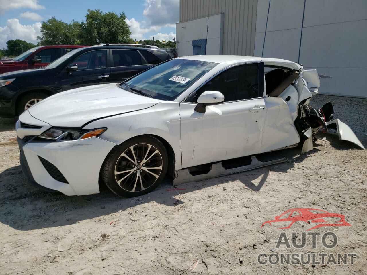 TOYOTA CAMRY 2018 - 4T1B11HK5JU671431