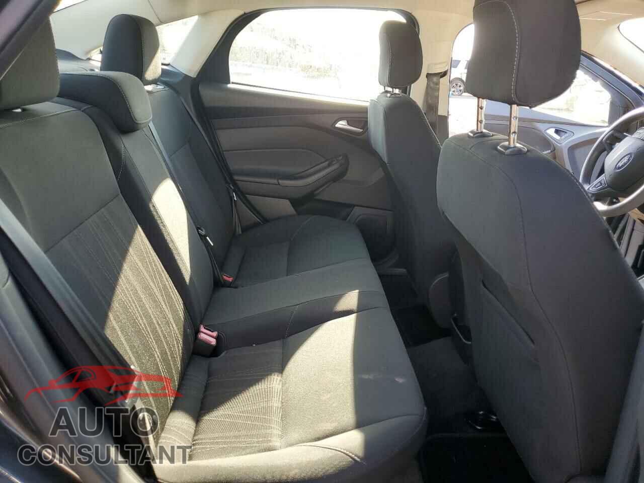 FORD FOCUS 2018 - 1FADP3F23JL218107