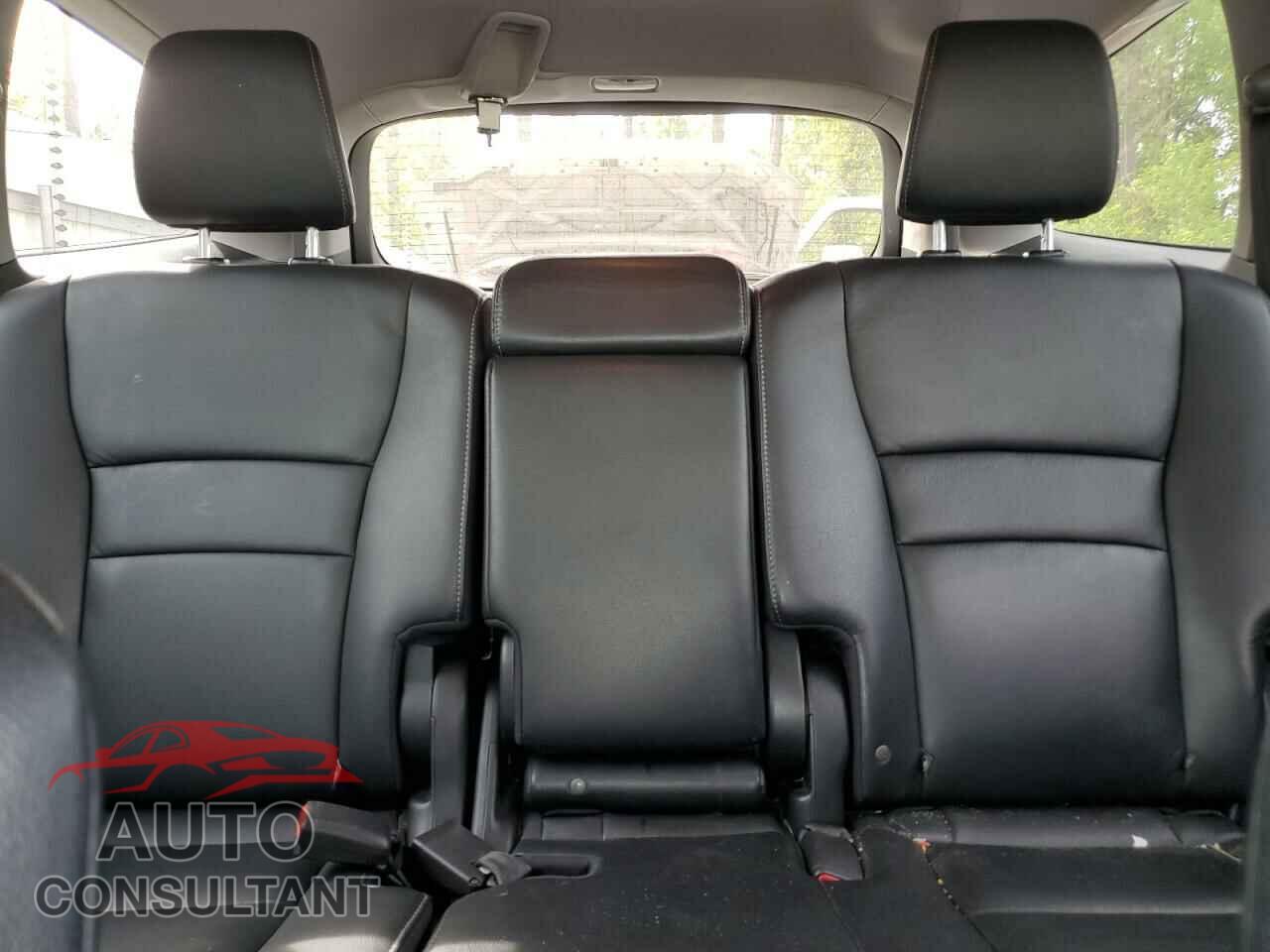 HONDA PILOT 2018 - 5FNYF6H59JB061628