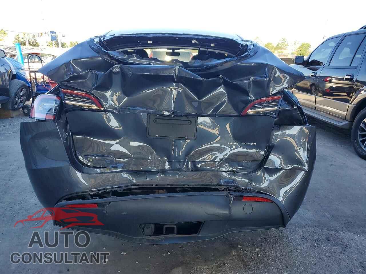 TESLA MODEL Y 2021 - 5YJYGDEE2MF080211