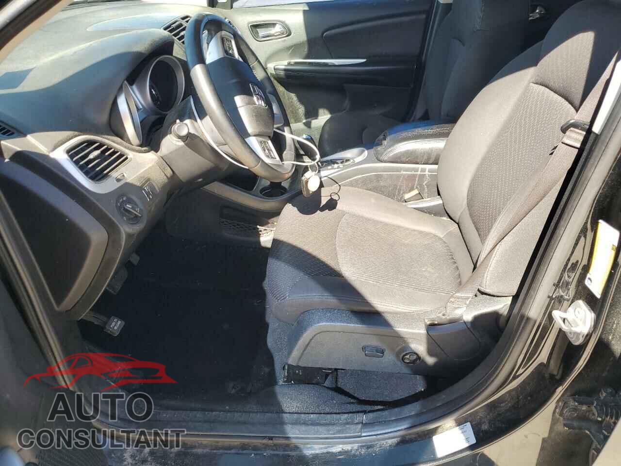 DODGE JOURNEY 2015 - 3C4PDCBB1FT748125