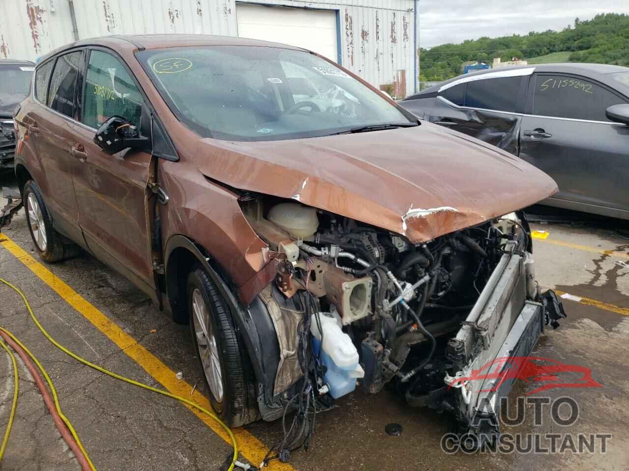 FORD ESCAPE 2017 - 1FMCU0GD9HUC44708