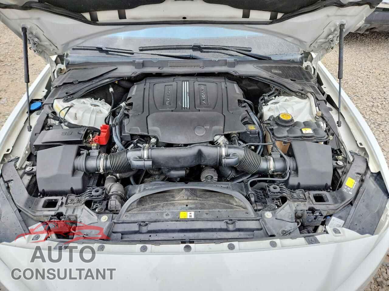 JAGUAR XE 2017 - SAJAJ4BV8HA964239