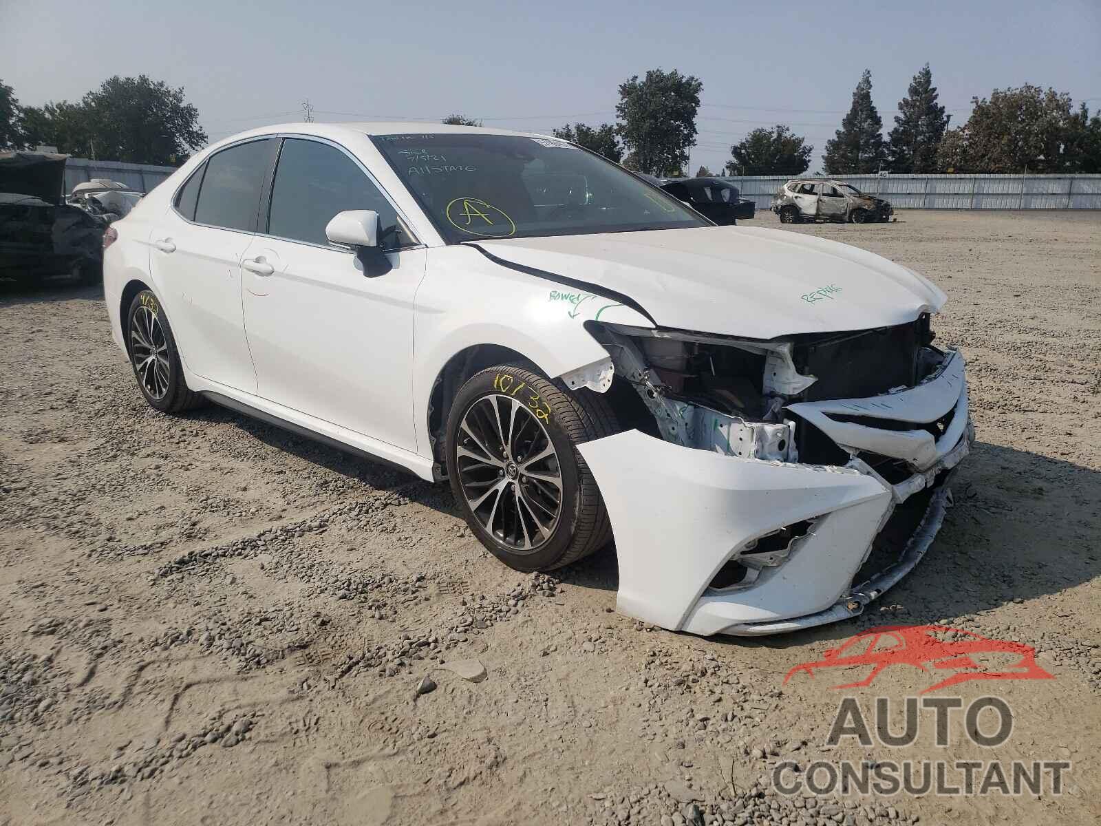 TOYOTA CAMRY 2018 - 4T1B11HK4JU661814