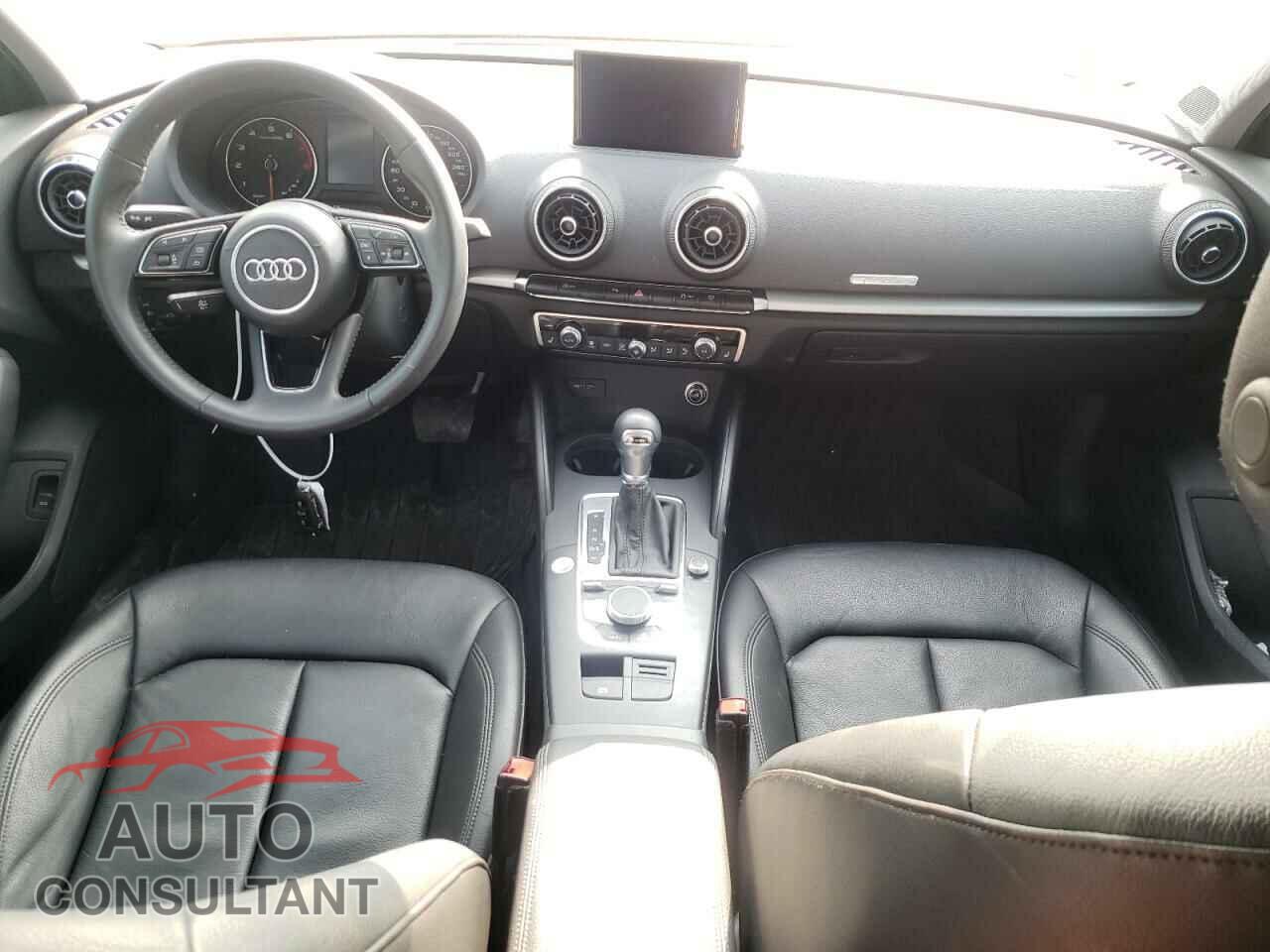 AUDI A3 2019 - WAUBEGFF5KA098564