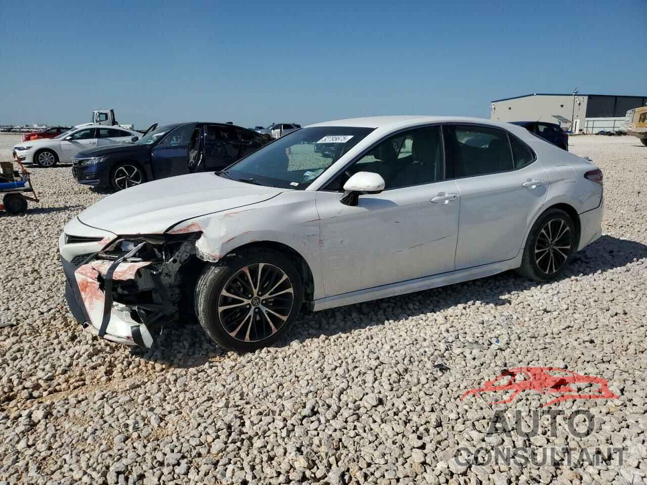 TOYOTA CAMRY 2018 - 4T1B11HK1JU046119