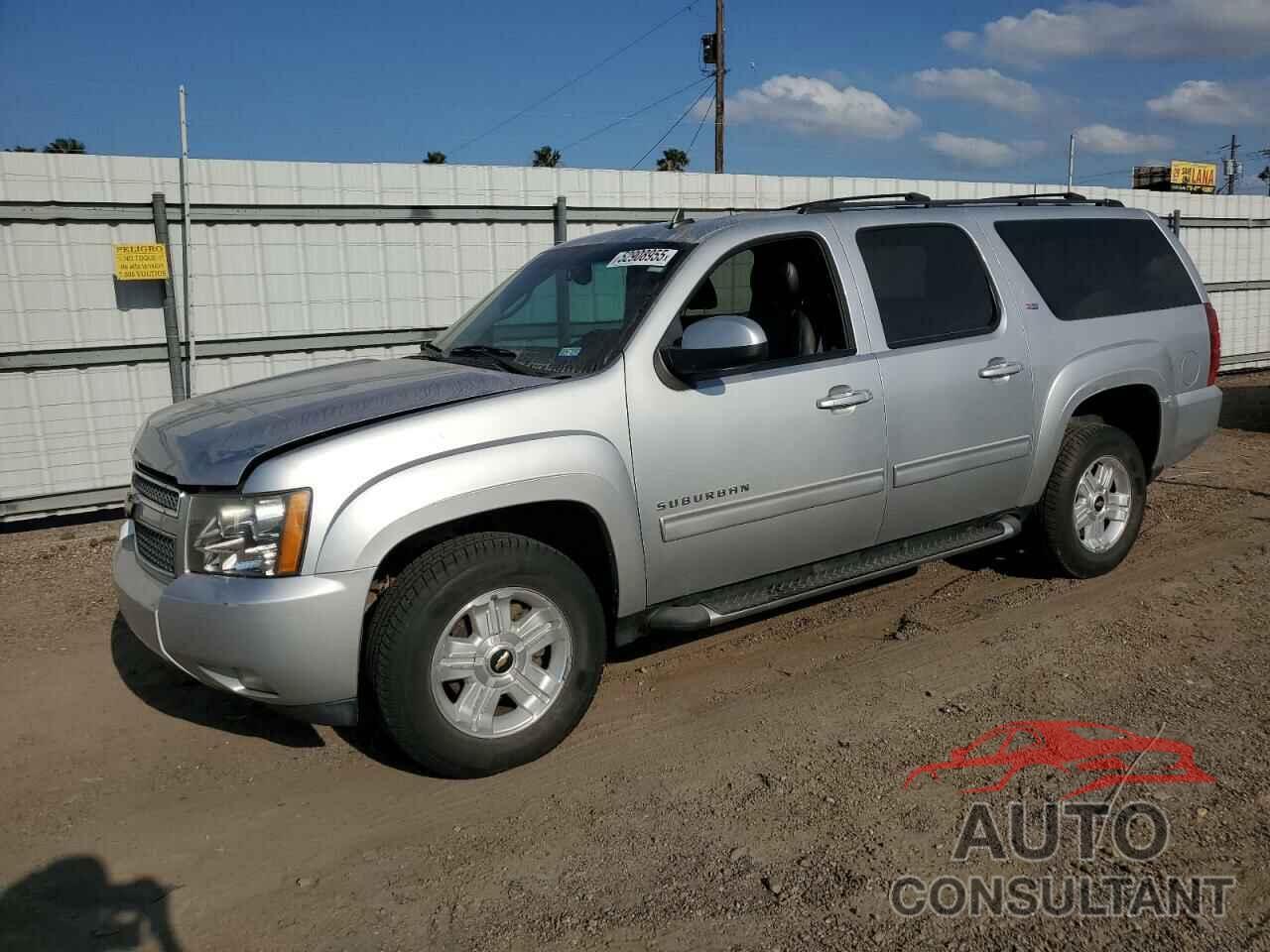 CHEVROLET SUBURBAN 2013 - 1GNSKJE70DR157020