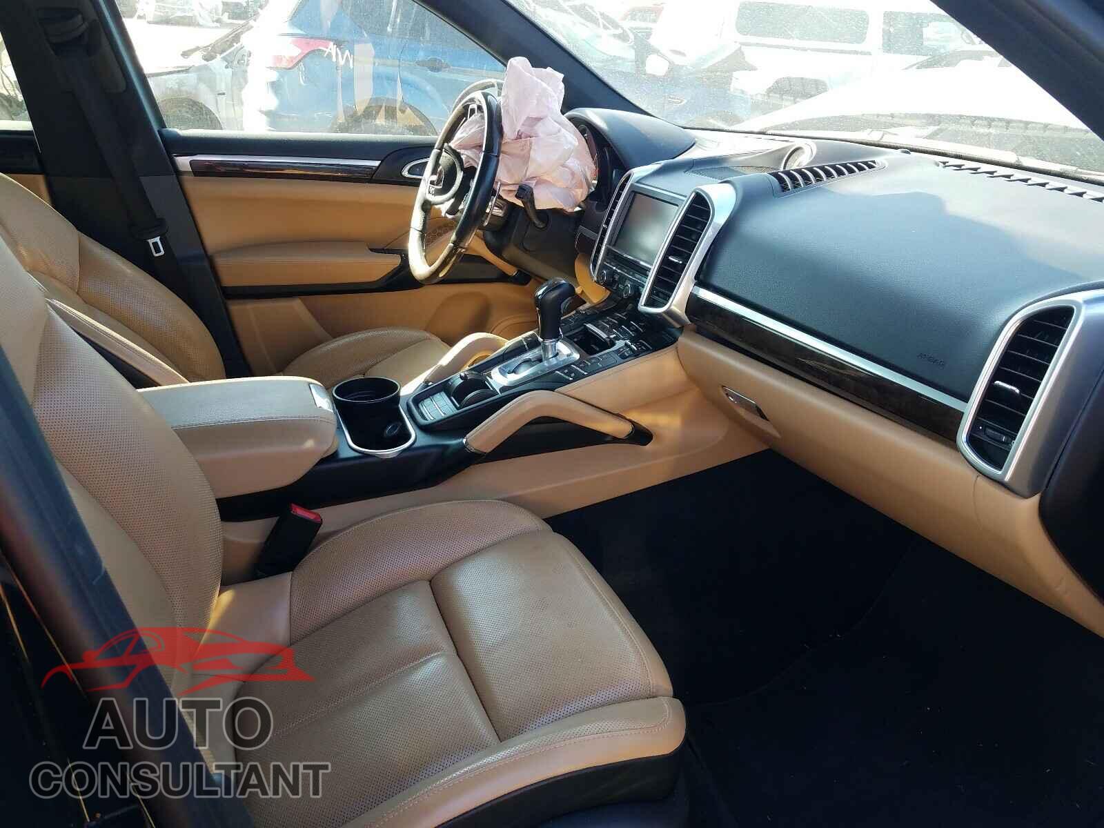 PORSCHE CAYENNE 2016 - WP1AA2A24GKA37000