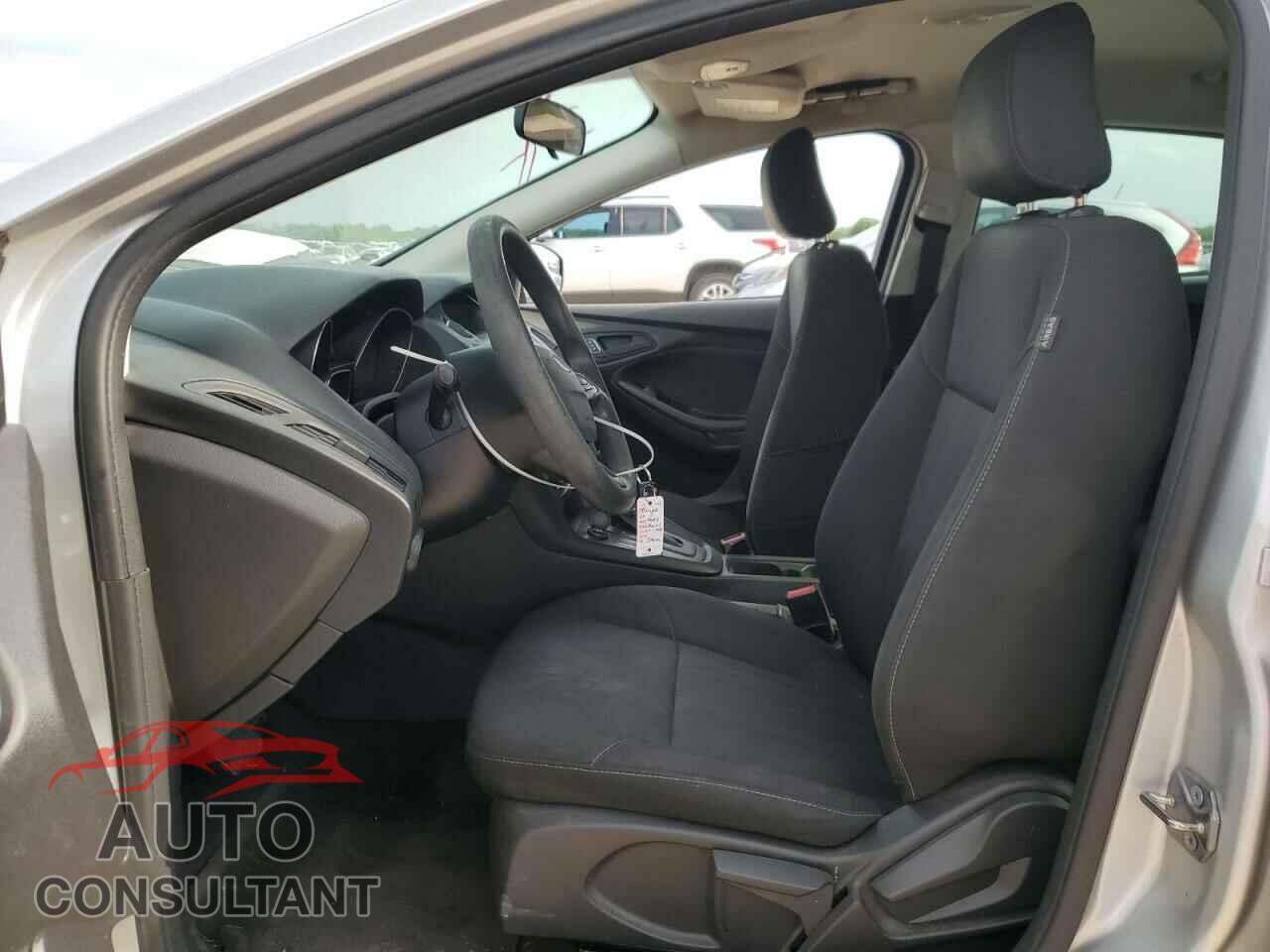 FORD FOCUS 2018 - 1FADP3E28JL229363