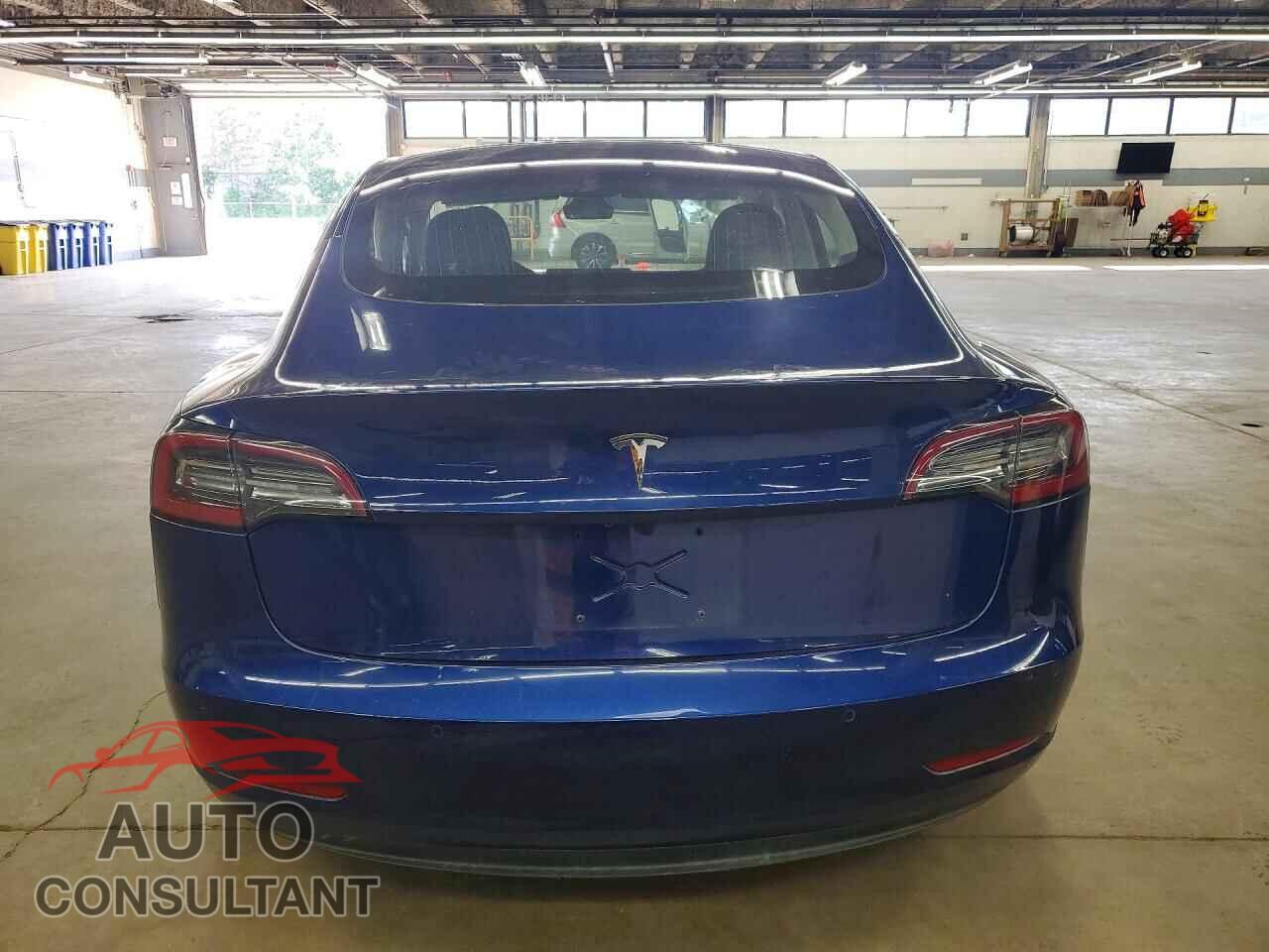 TESLA MODEL 3 2018 - 5YJ3E1EA0JF008155