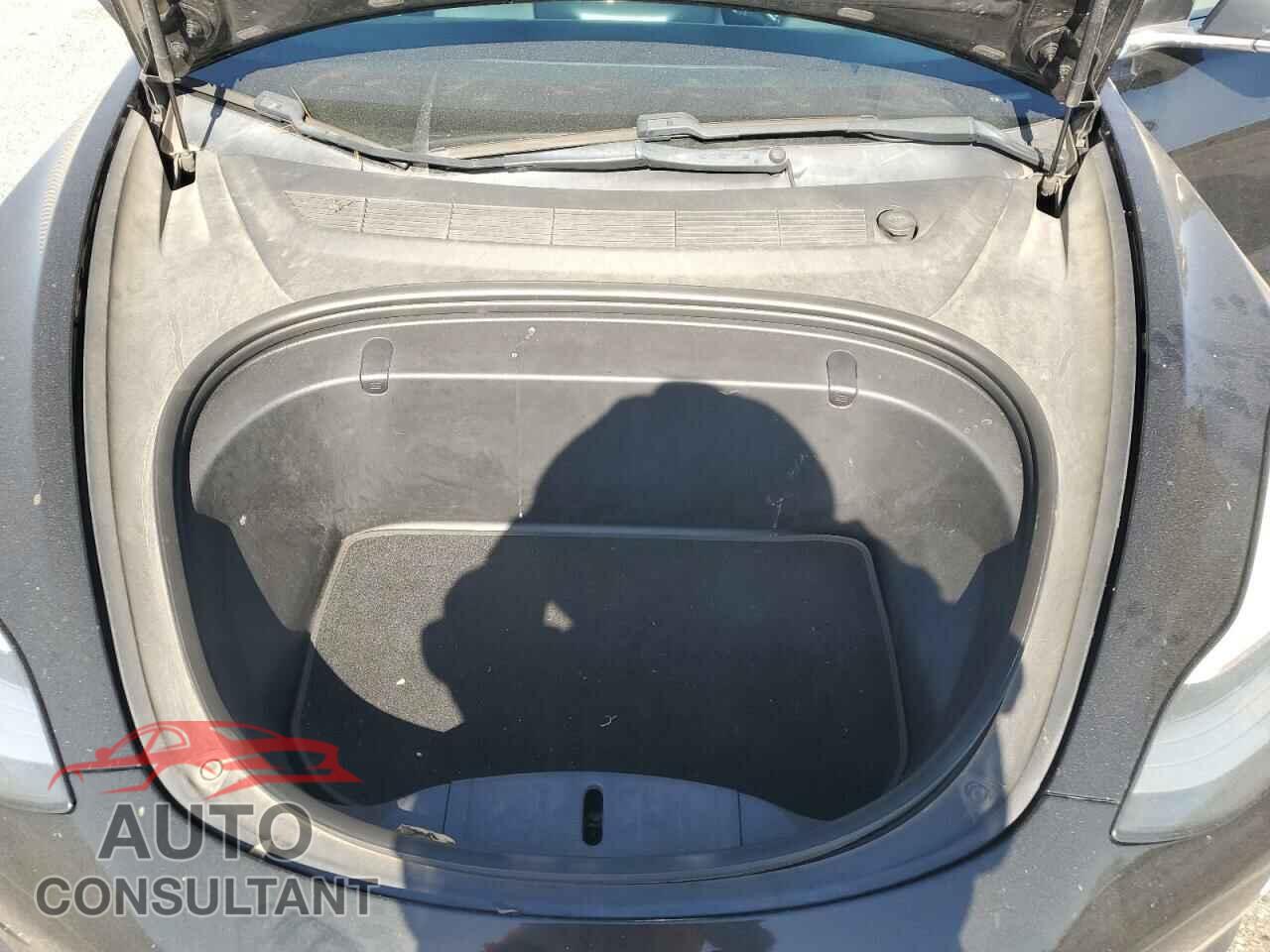 TESLA MODEL 3 2018 - 5YJ3E1EA8JF123005