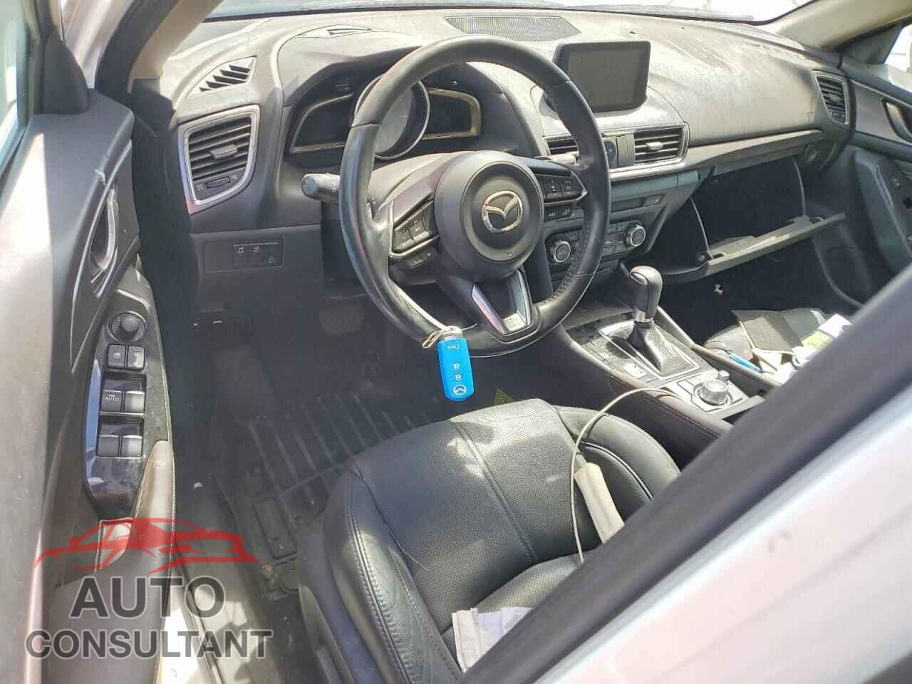 MAZDA 3 2018 - 3MZBN1M33JM210530