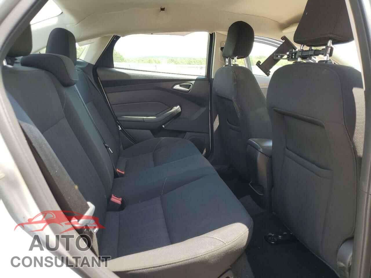 FORD FOCUS 2016 - 1FADP3F21GL345592