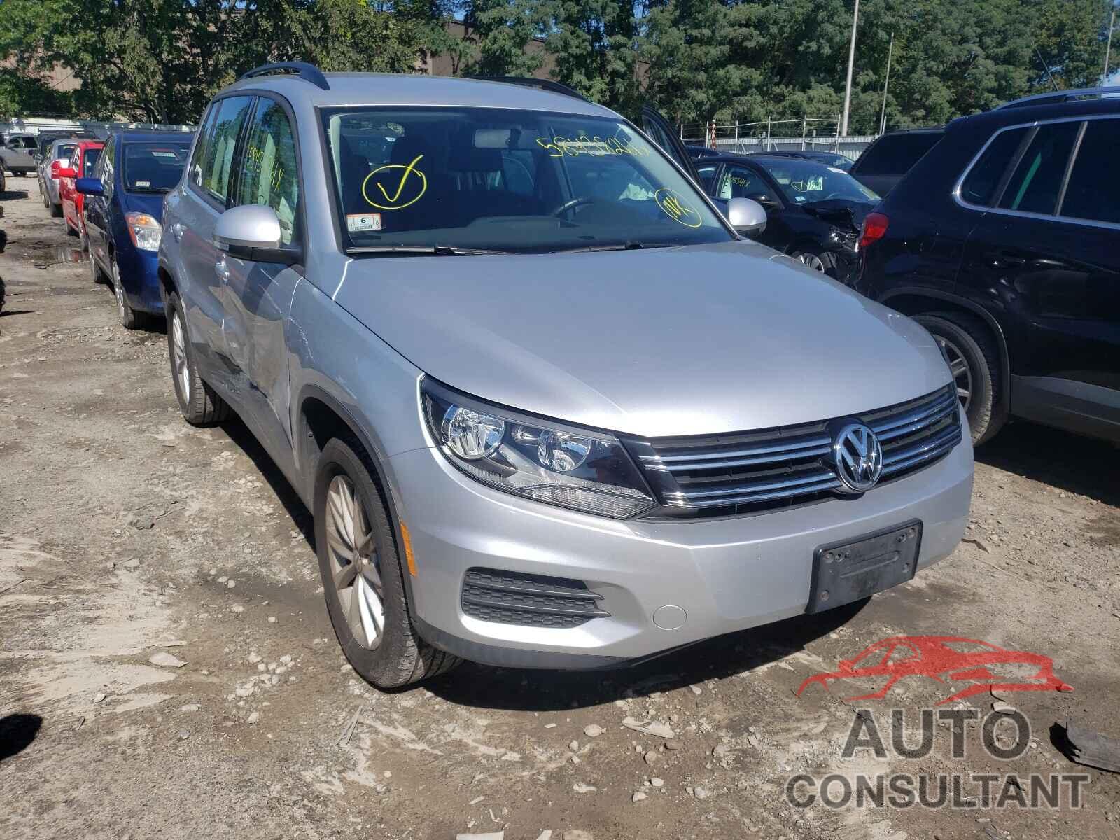 VOLKSWAGEN TIGUAN 2017 - WVGBV7AX3HK050854