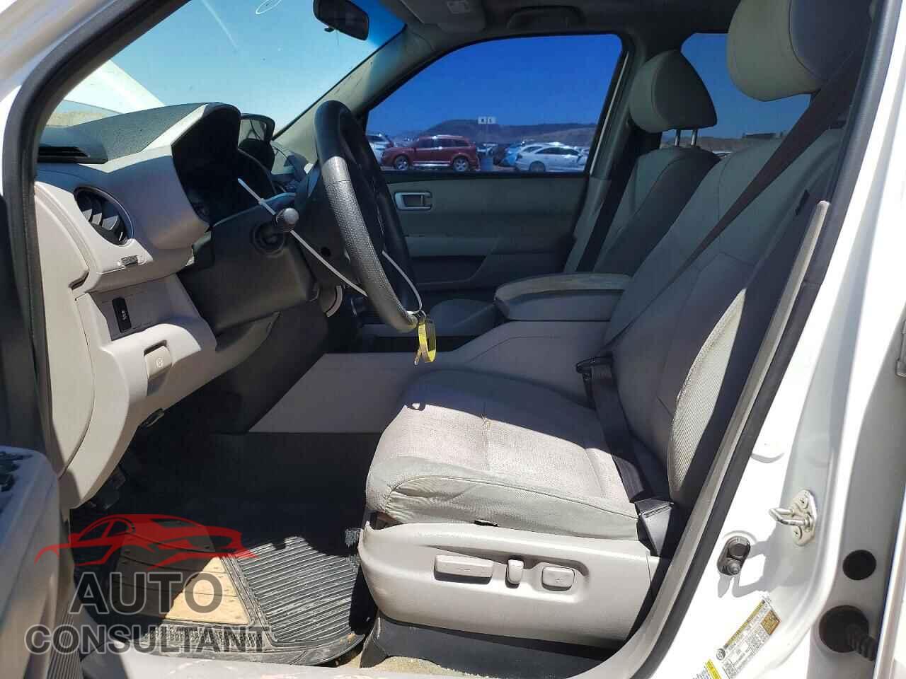 HONDA PILOT 2015 - 5FNYF3H32FB006801