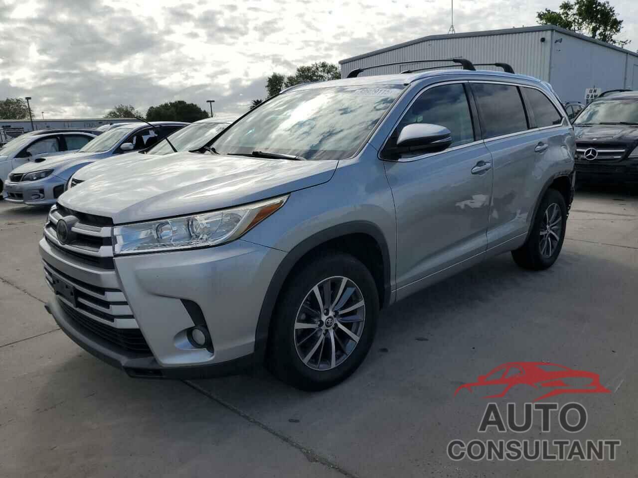TOYOTA HIGHLANDER 2017 - 5TDKZRFH5HS521384