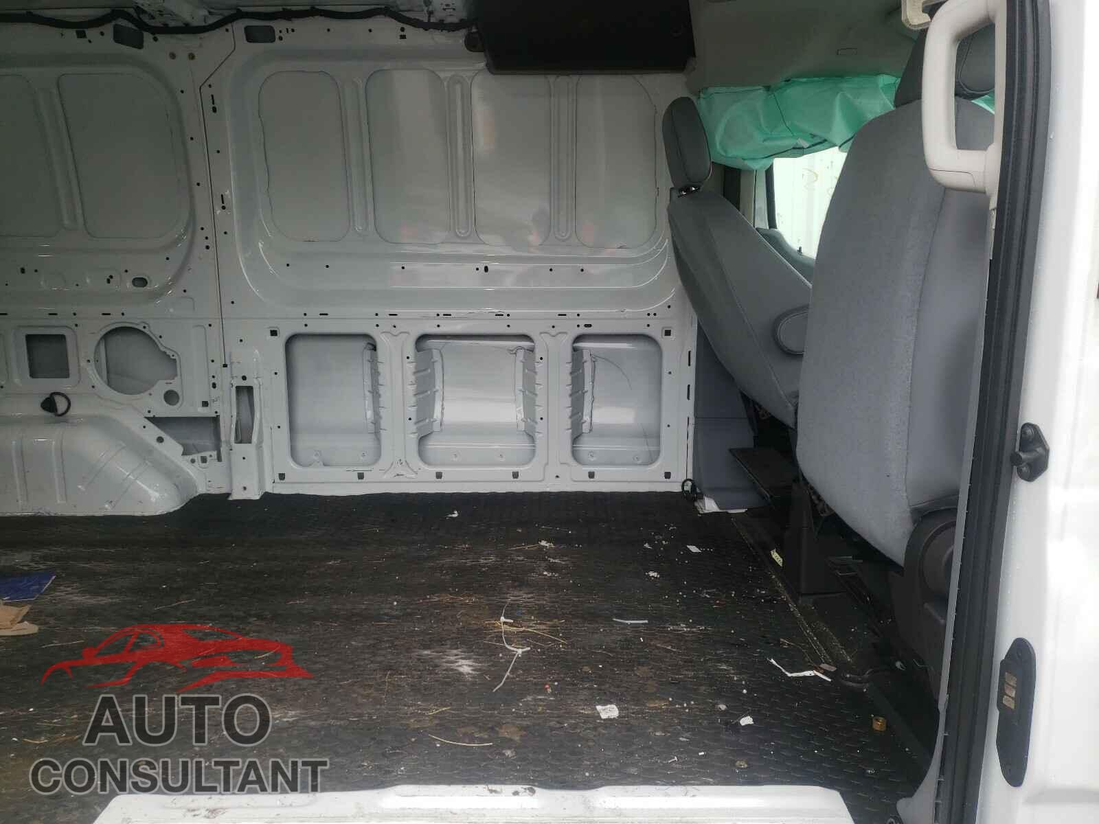 FORD TRANSIT CO 2018 - 1FTYR1YM7JKA30477