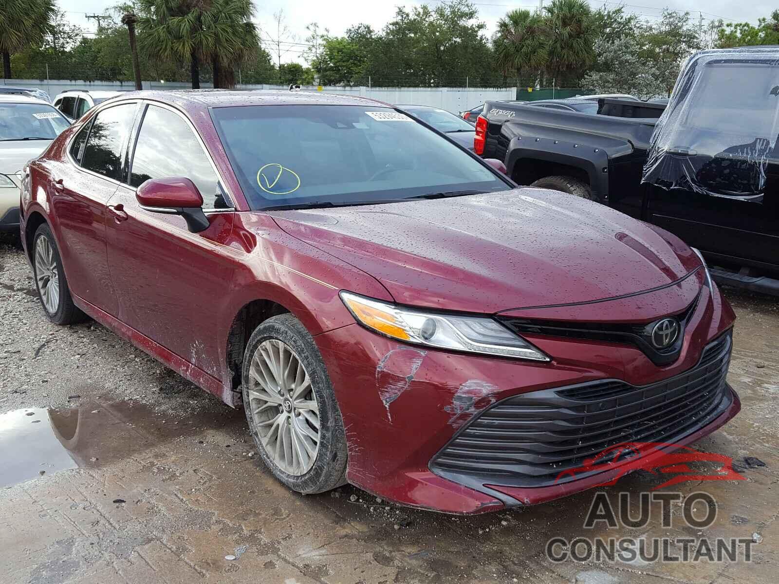 TOYOTA CAMRY 2018 - 4T1B11HK8JU613863