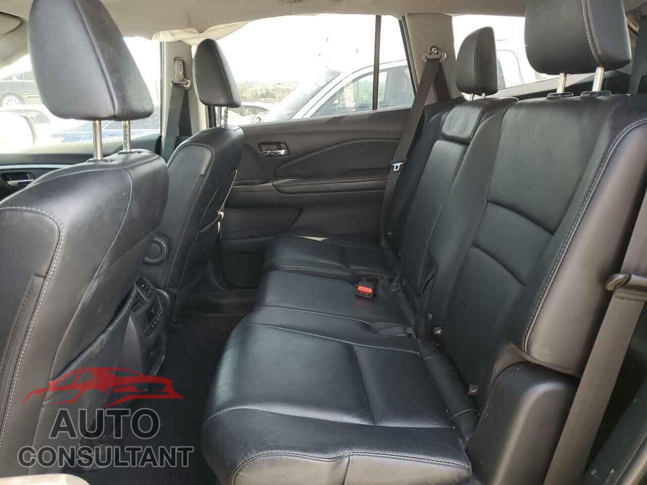 HONDA PILOT 2017 - 5FNYF6H74HB048376