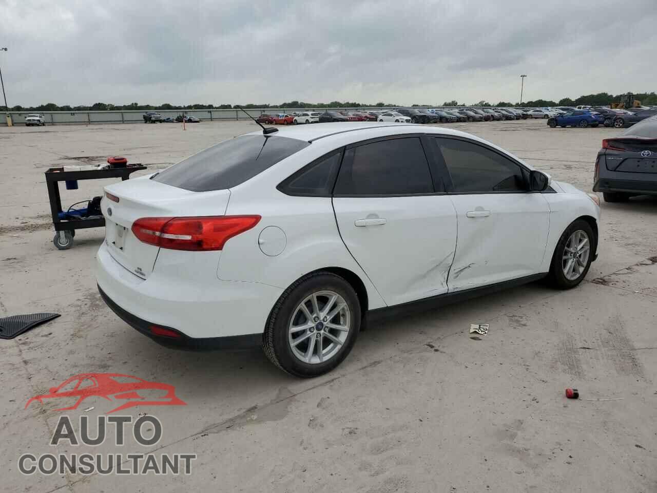 FORD FOCUS 2015 - 1FADP3F26FL351077