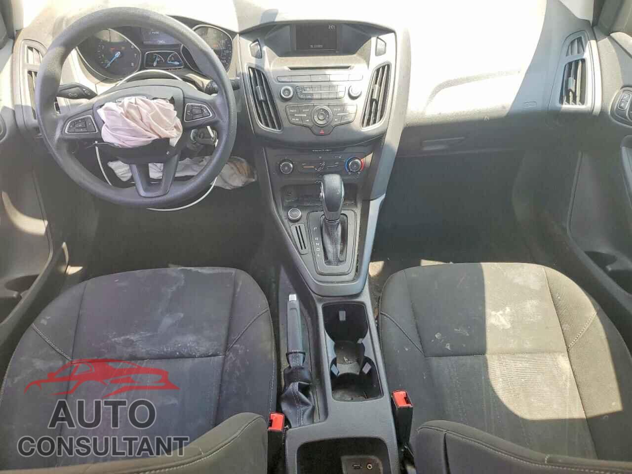FORD FOCUS 2017 - 1FADP3E26HL340391