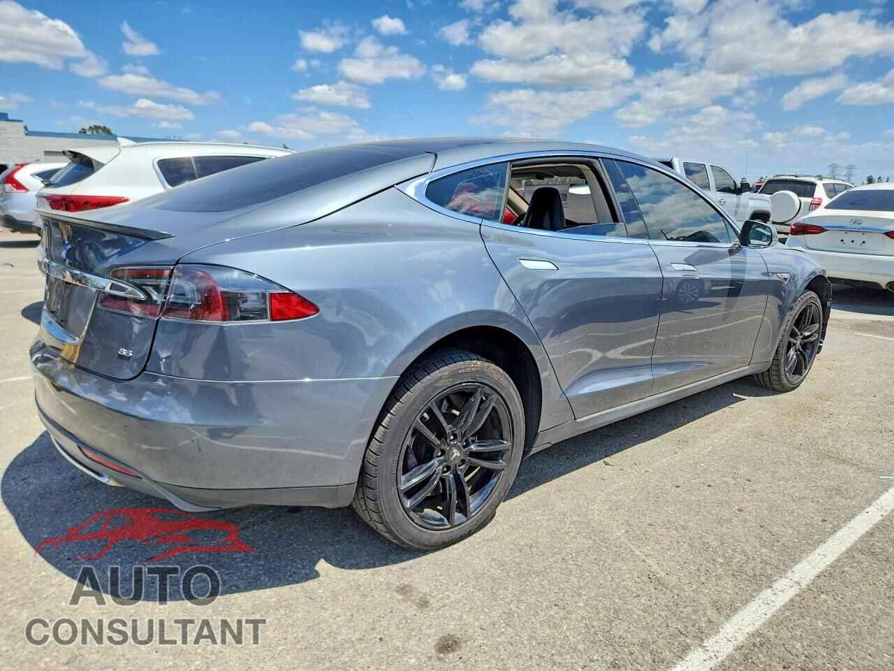 TESLA MODEL S 2013 - 5YJSA1CN2DFP08552