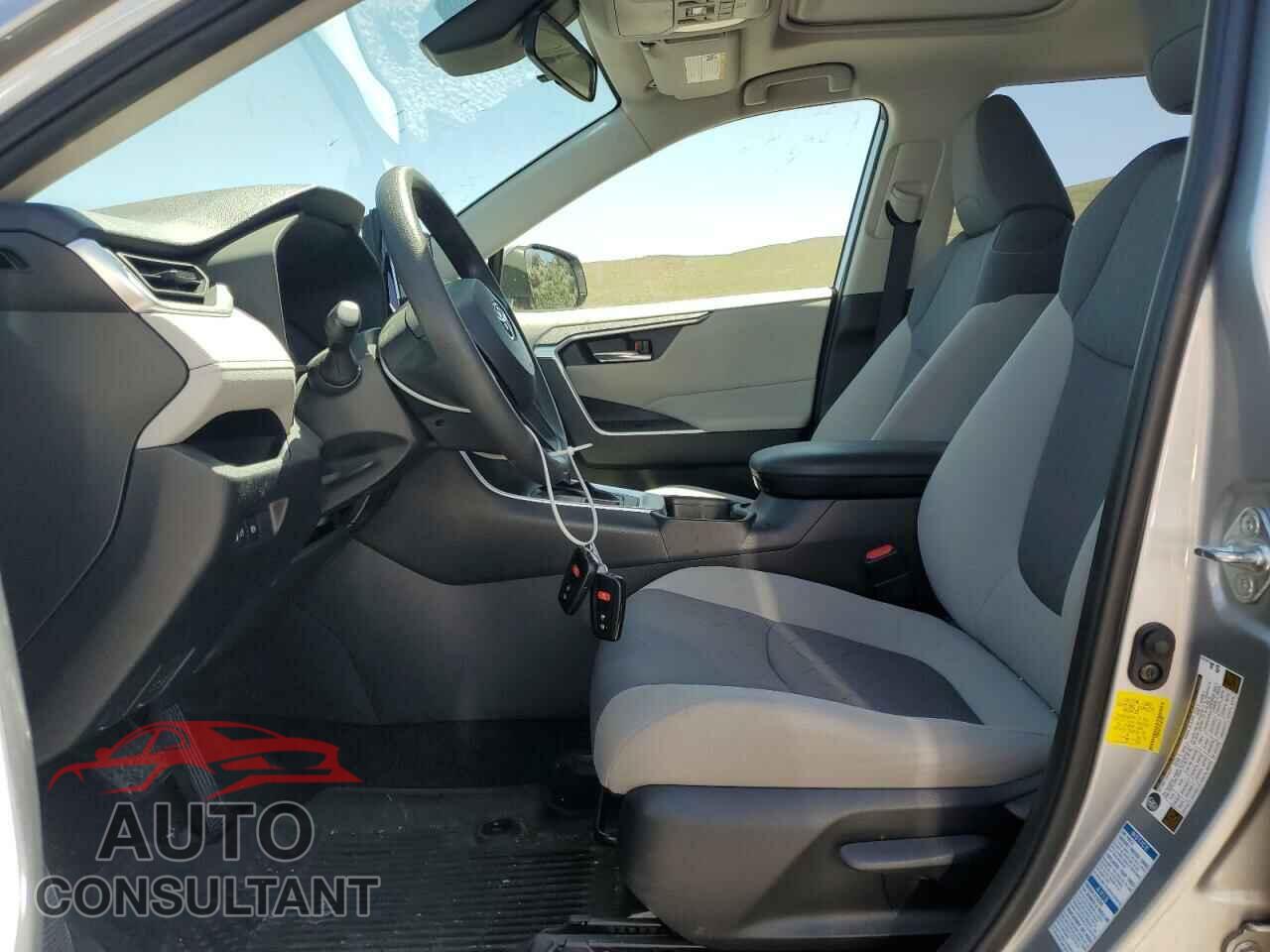 TOYOTA RAV4 2019 - JTMP1RFV8KJ017077