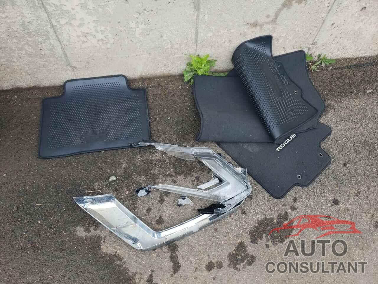 NISSAN ROGUE 2017 - 5N1AT2MMXHC810228