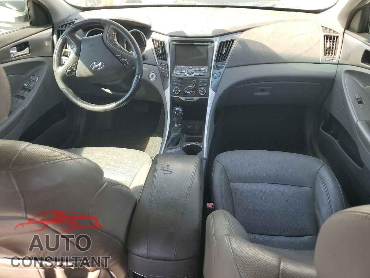 HYUNDAI SONATA 2012 - KMHEC4A47CA031021