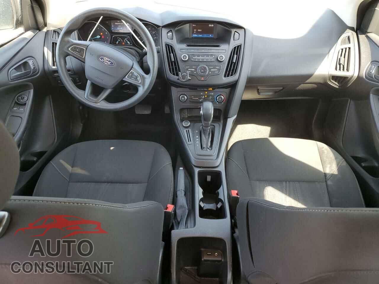 FORD FOCUS 2017 - 1FADP3E20HL348180