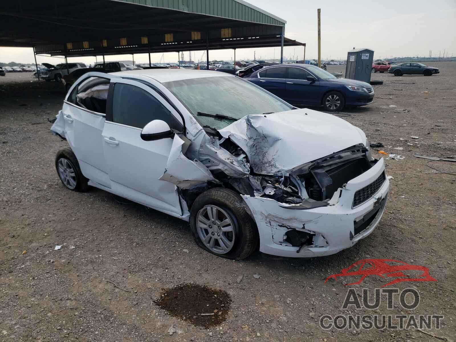 CHEVROLET SONIC 2016 - 1G1JC5SB2G4124869