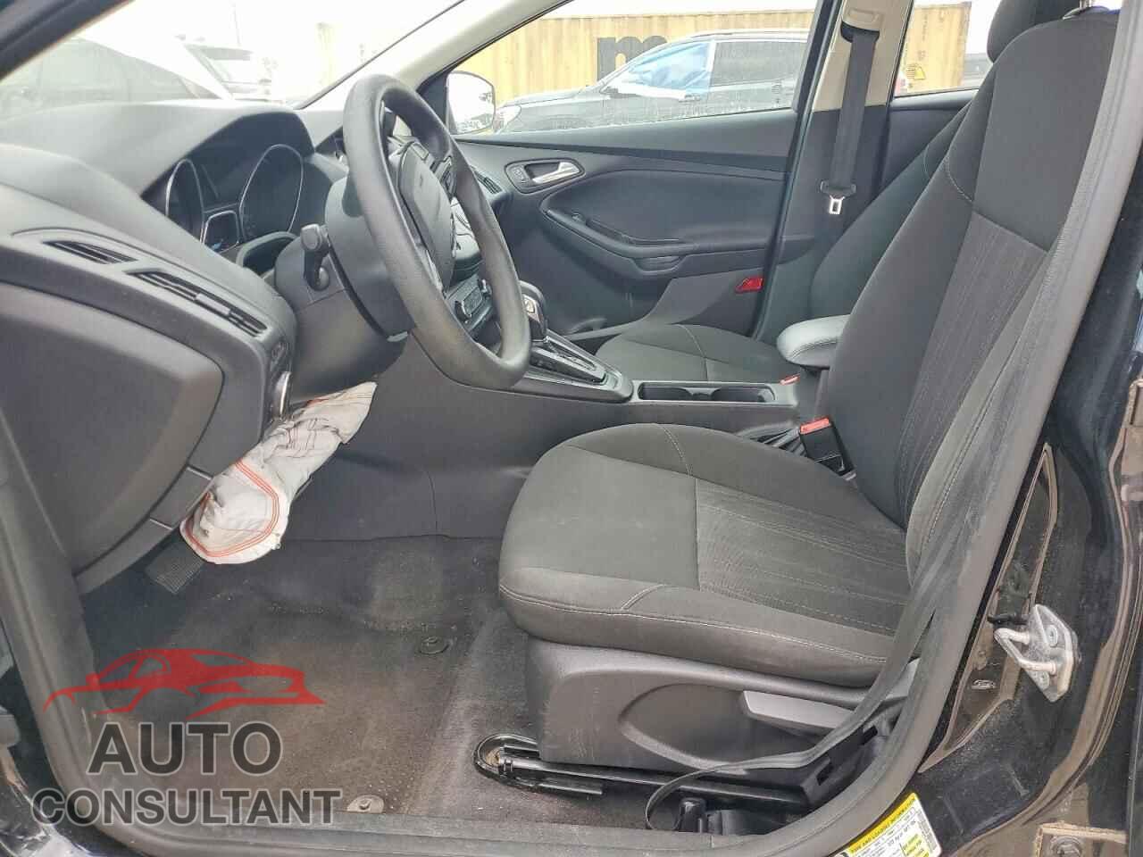 FORD FOCUS 2018 - 1FADP3K2XJL288564