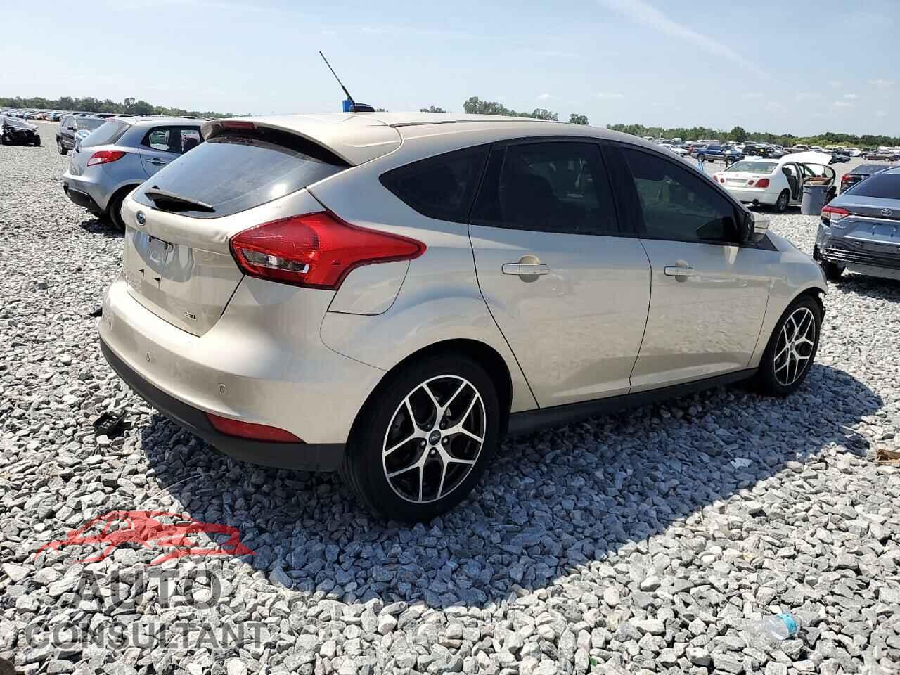FORD FOCUS 2018 - 1FADP3M23JL201844