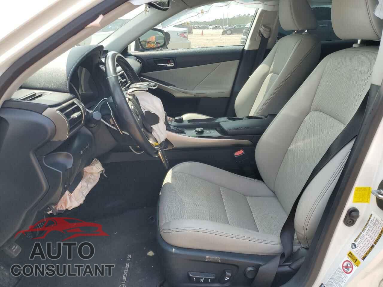 LEXUS IS 2016 - JTHBA1D24G5017239
