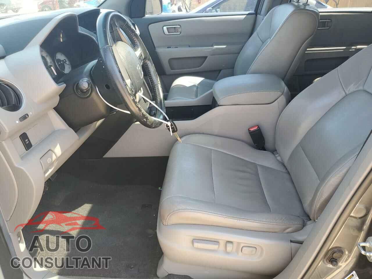 HONDA PILOT 2011 - 5FNYF3H65BB050800
