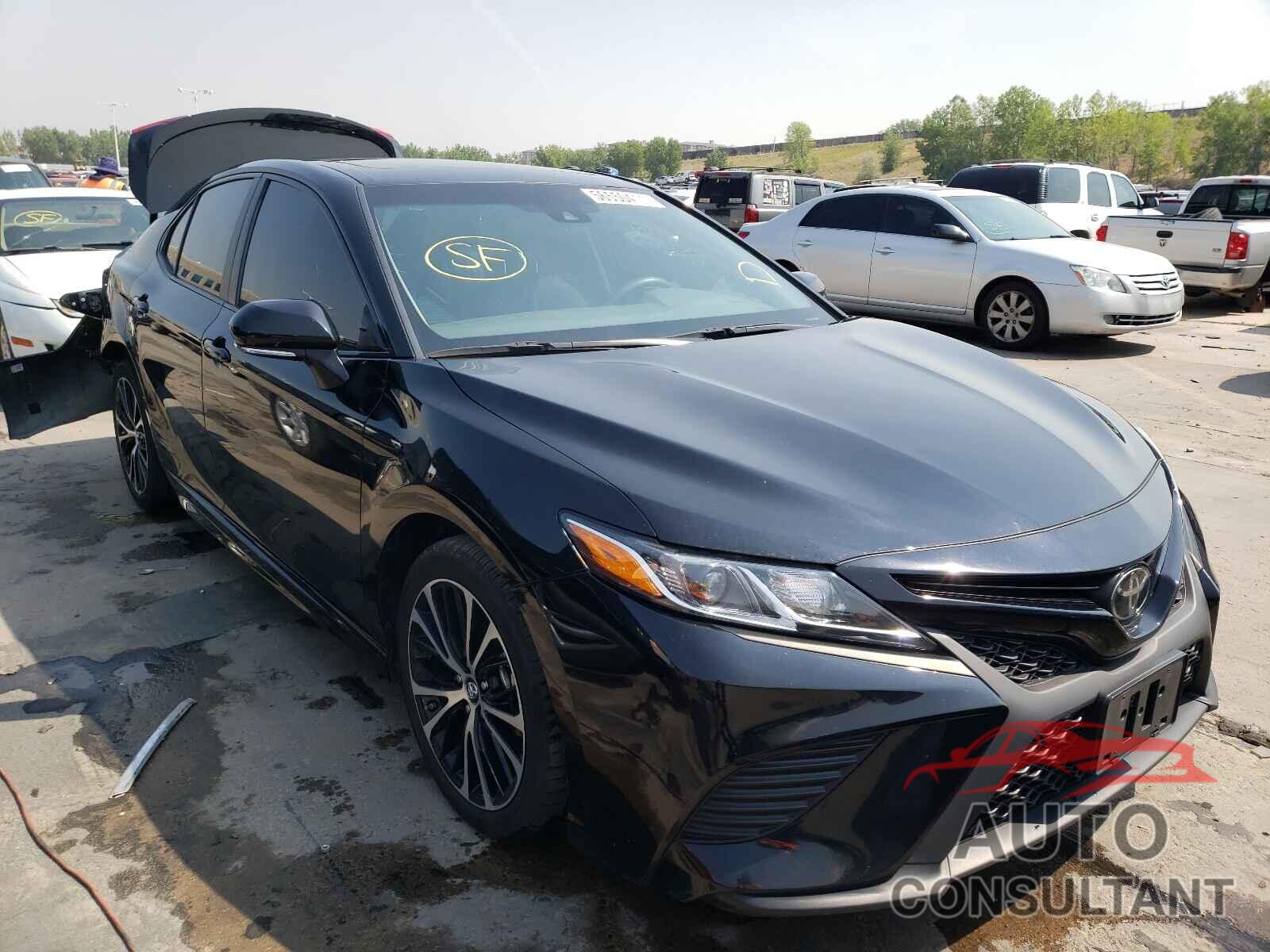 TOYOTA CAMRY 2018 - 4T1B11HK1JU668266