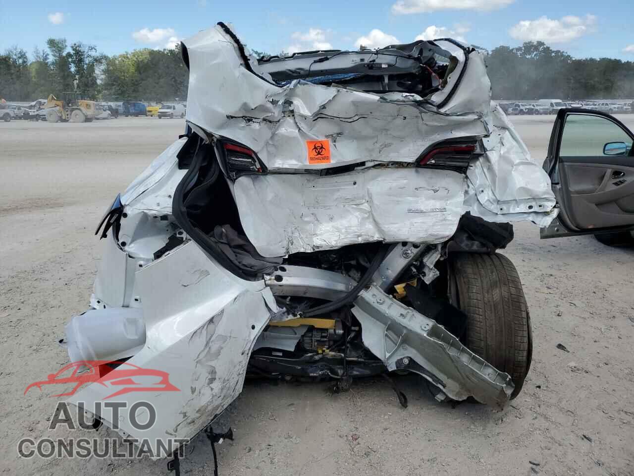 TESLA MODEL Y 2022 - 7SAYGDEF2NF542439