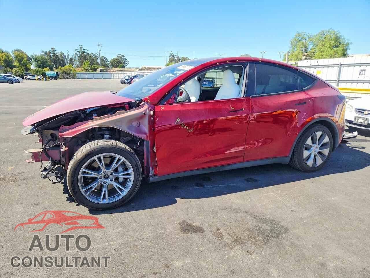 TESLA MODEL Y 2024 - 7SAYGAEE2RF048304